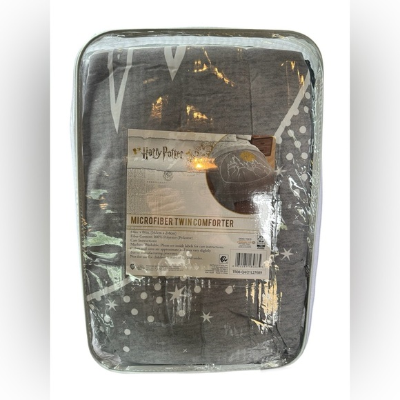 Harry Potter Hogwarts Twin Reversible Comforter - Comforter Only - Picture 2 of 4